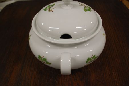 (n-7622) Bavaria Bareuther Waldsassen, viinamarjalehtedega tirin