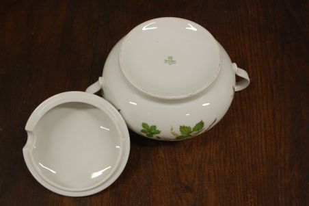 (n-7622) Bavaria Bareuther Waldsassen, viinamarjalehtedega tirin