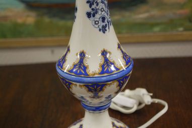 (n-7627) Kõrge portselanist jalal laualamp