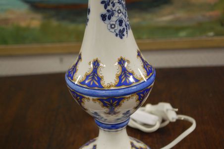 (n-7627) Kõrge portselanist jalal laualamp