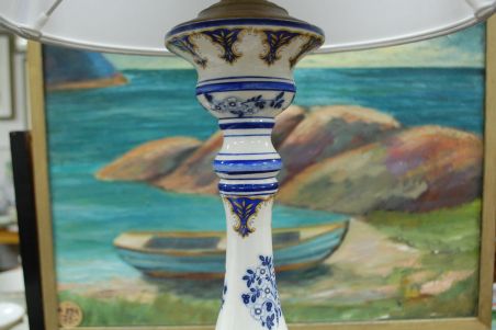 (n-7627) Kõrge portselanist jalal laualamp