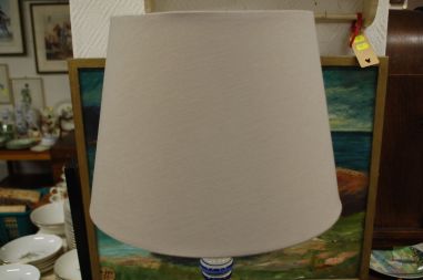 (n-7627) Kõrge portselanist jalal laualamp