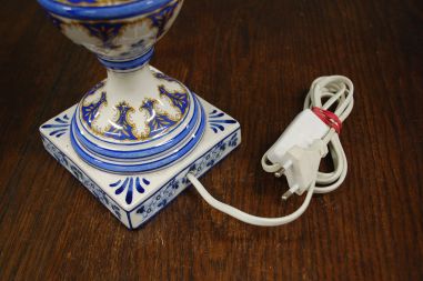 (n-7627) Kõrge portselanist jalal laualamp