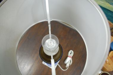 (n-7627) Kõrge portselanist jalal laualamp