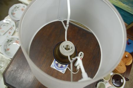 (n-7627) Kõrge portselanist jalal laualamp