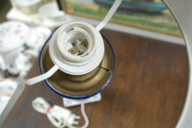 (n-7627) Kõrge portselanist jalal laualamp