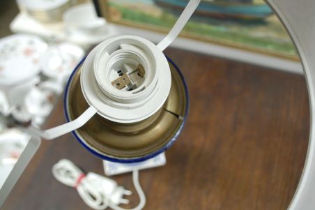 (n-7627) Kõrge portselanist jalal laualamp