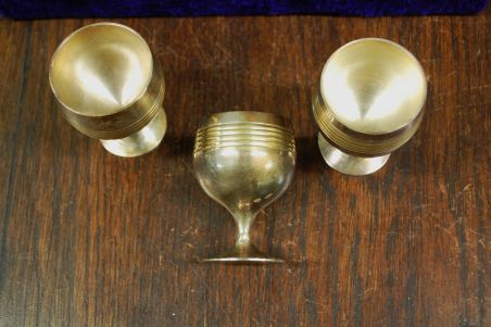 (n-7636) Metallist pokaalid/ pitsid karbis