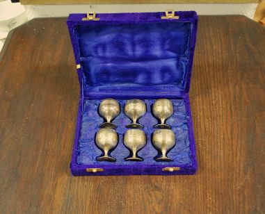 (n-7636) Metallist pokaalid/ pitsid karbis