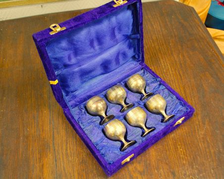 (n-7636) Metallist pokaalid/ pitsid karbis