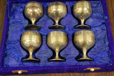 (n-7636) Metallist pokaalid/ pitsid karbis