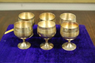 (n-7636) Metallist pokaalid/ pitsid karbis