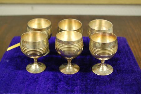 (n-7636) Metallist pokaalid/ pitsid karbis