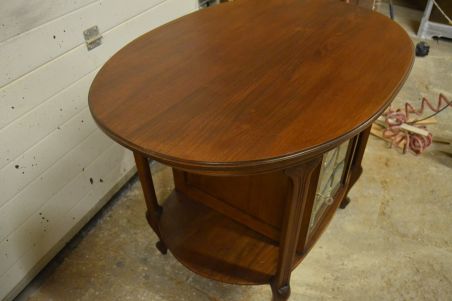 (L-757) Ovaalne kummut või laud