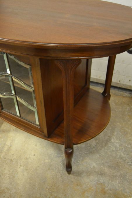 (L-757) Ovaalne kummut või laud