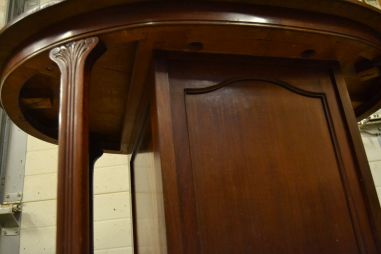 (L-757) Ovaalne kummut või laud