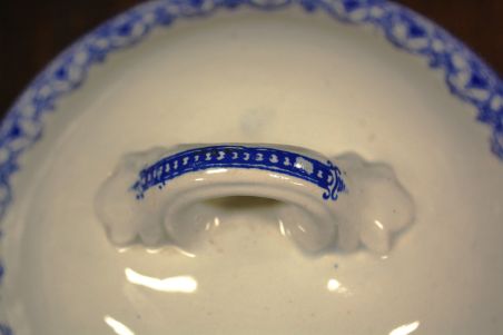 (n-7655) Sinise dekooriga uhke tirin