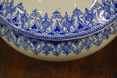 (n-7655) Sinise dekooriga uhke tirin