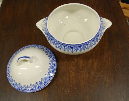 (n-7655) Sinise dekooriga uhke tirin