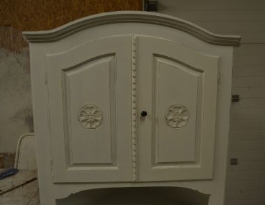 (L-759) Valge suurem nurgakapp