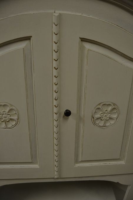 (L-759) Valge suurem nurgakapp