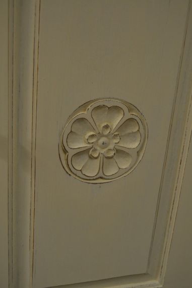 (L-759) Valge suurem nurgakapp