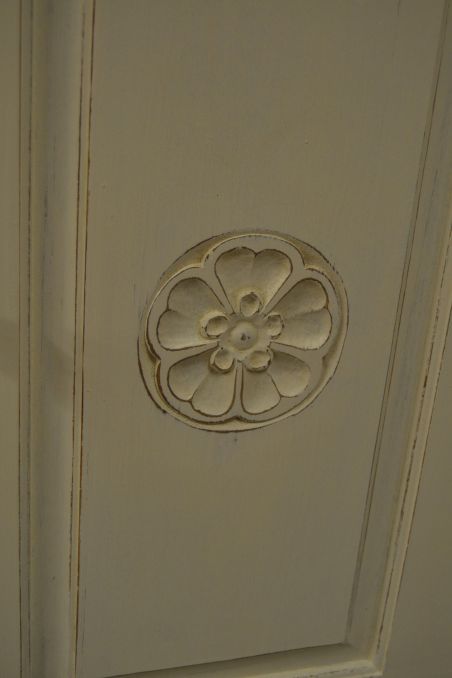 (L-759) Valge suurem nurgakapp