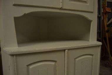 (L-759) Valge suurem nurgakapp