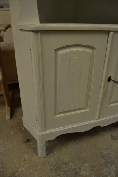 (L-759) Valge suurem nurgakapp