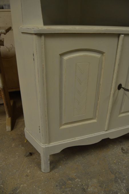 (L-759) Valge suurem nurgakapp