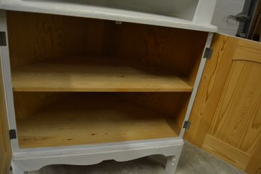 (L-759) Valge suurem nurgakapp