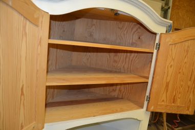 (L-759) Valge suurem nurgakapp