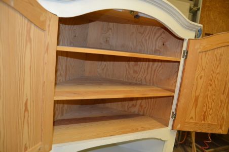 (L-759) Valge suurem nurgakapp