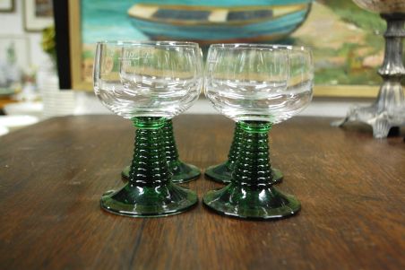 (n-7658) Röömerid/ rohelisel jalal veiniklaasid/ pokaalid, 4tk