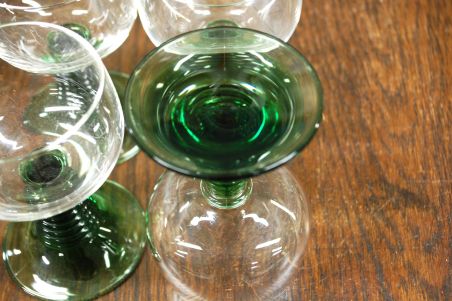 (n-7658) Röömerid/ rohelisel jalal veiniklaasid/ pokaalid, 4tk