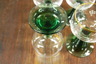 (n-7659) Röömerid/ rohelisel jalal veiniklaasid/ pokaalid, 4tk