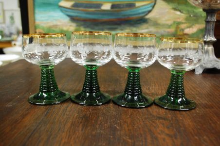 (n-7659) Röömerid/ rohelisel jalal veiniklaasid/ pokaalid, 4tk
