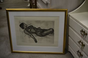 (P-1113) Viiralt, trükirepro Lamav akt tätoveeritud käega