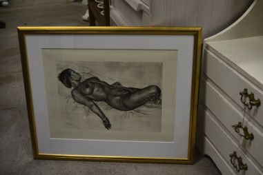 (P-1113) Viiralt, trükirepro Lamav akt tätoveeritud käega