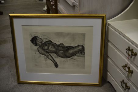 (P-1113) Viiralt, trükirepro Lamav akt tätoveeritud käega