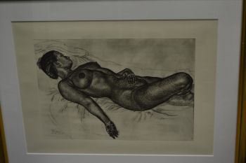 (P-1113) Viiralt, trükirepro Lamav akt tätoveeritud käega 2