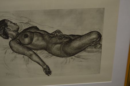 (P-1113) Viiralt, trükirepro Lamav akt tätoveeritud käega