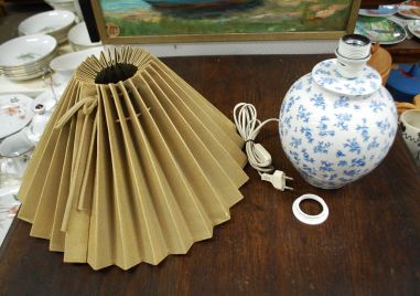 (n-7672) Laura Ashley lilleline laualamp