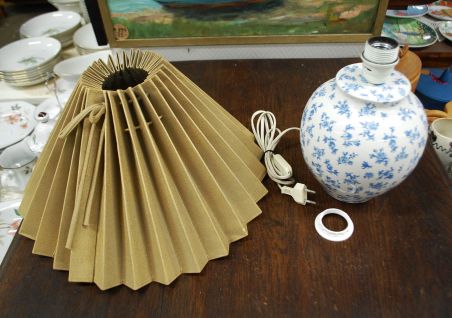 (n-7672) Laura Ashley lilleline laualamp