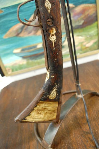 (6-950) Vanast püssist tehtud põrandalamp