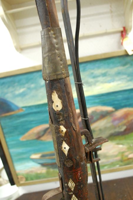 (6-950) Vanast püssist tehtud põrandalamp