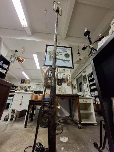 (6-950) Vanast püssist tehtud põrandalamp