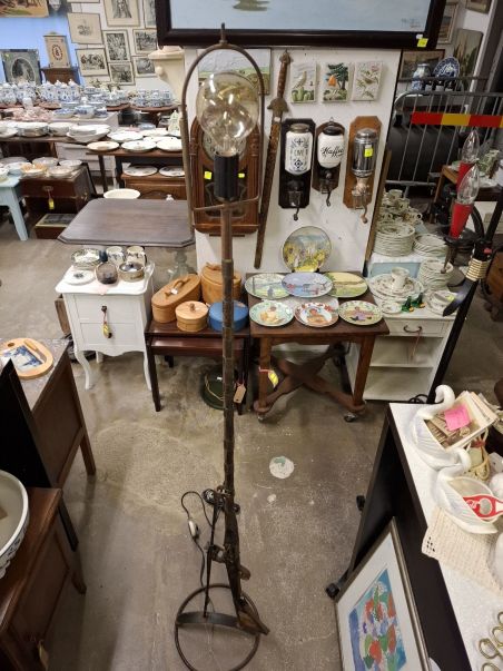 (6-950) Vanast püssist tehtud põrandalamp