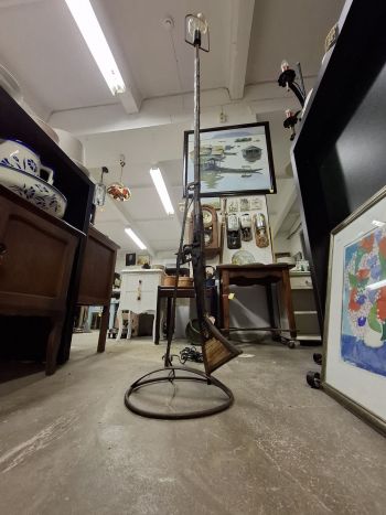 (6-950) Vanast püssist tehtud põrandalamp 2