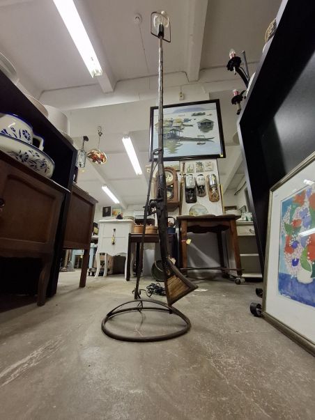 (6-950) Vanast püssist tehtud põrandalamp